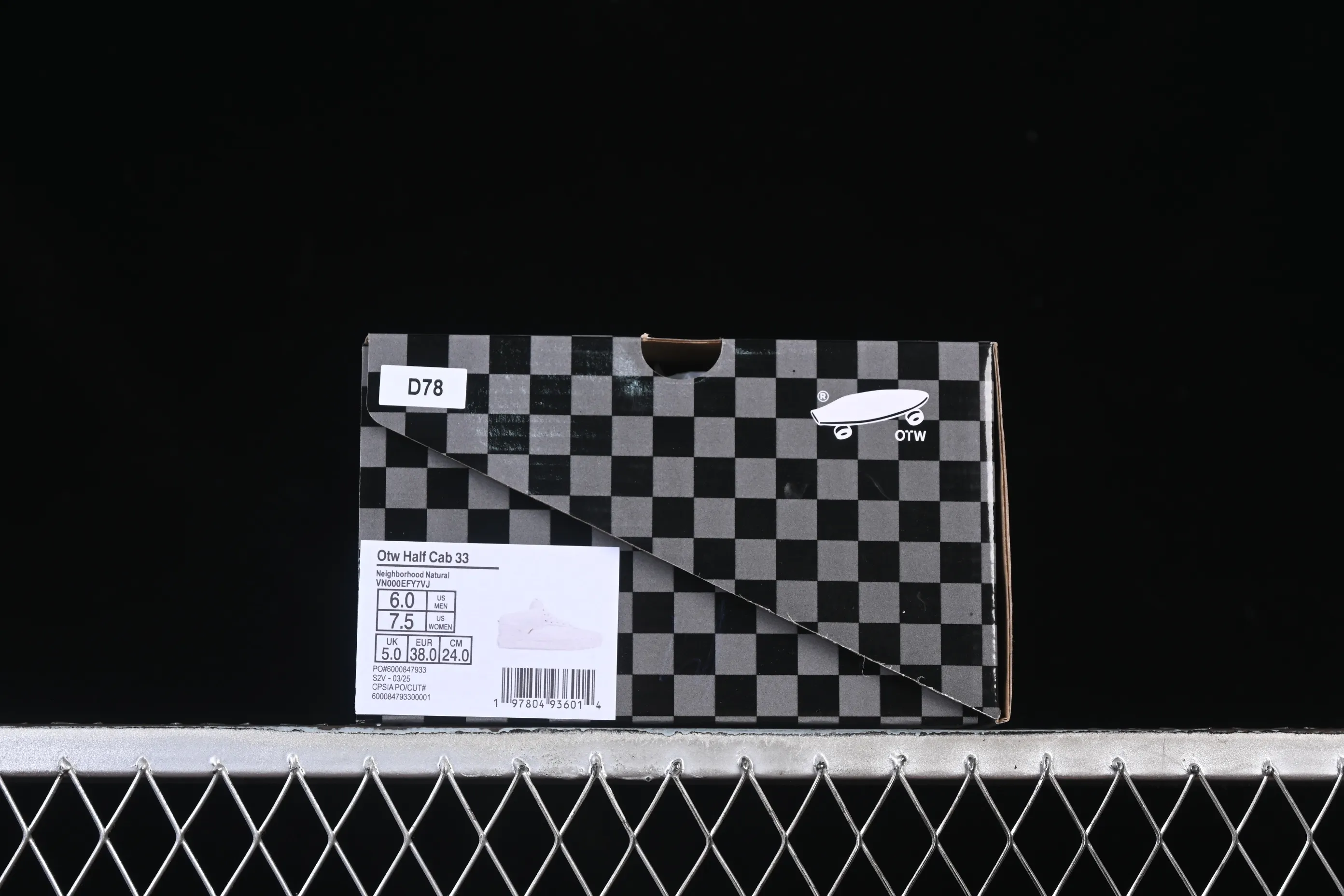 All categories Vans Vans series Vans Mid Vans China Vans Half Cab 33 Vans official retro casual simple versatile skateboard shoes VN000EFY7VJ